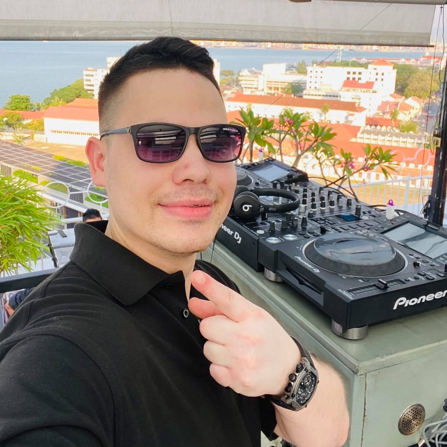 Ashton adams Ashton adams